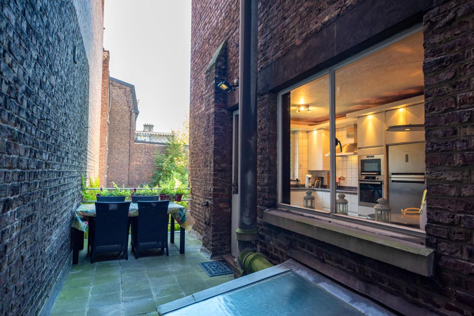 Belle Maison Bourgeoise Partagee De 4 Logements Liege Luaran gambar