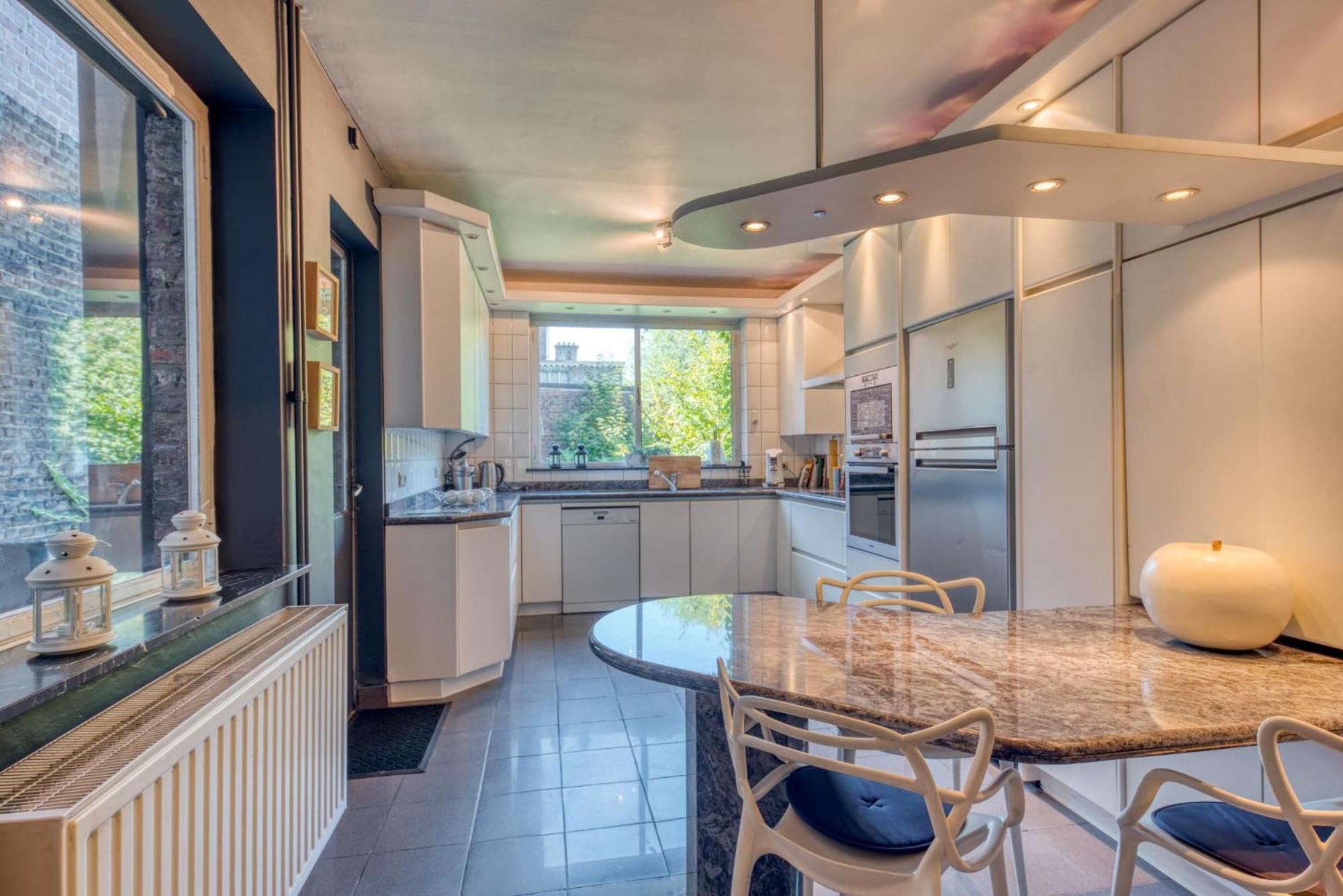 Belle Maison Bourgeoise Partagee De 4 Logements Liege Luaran gambar