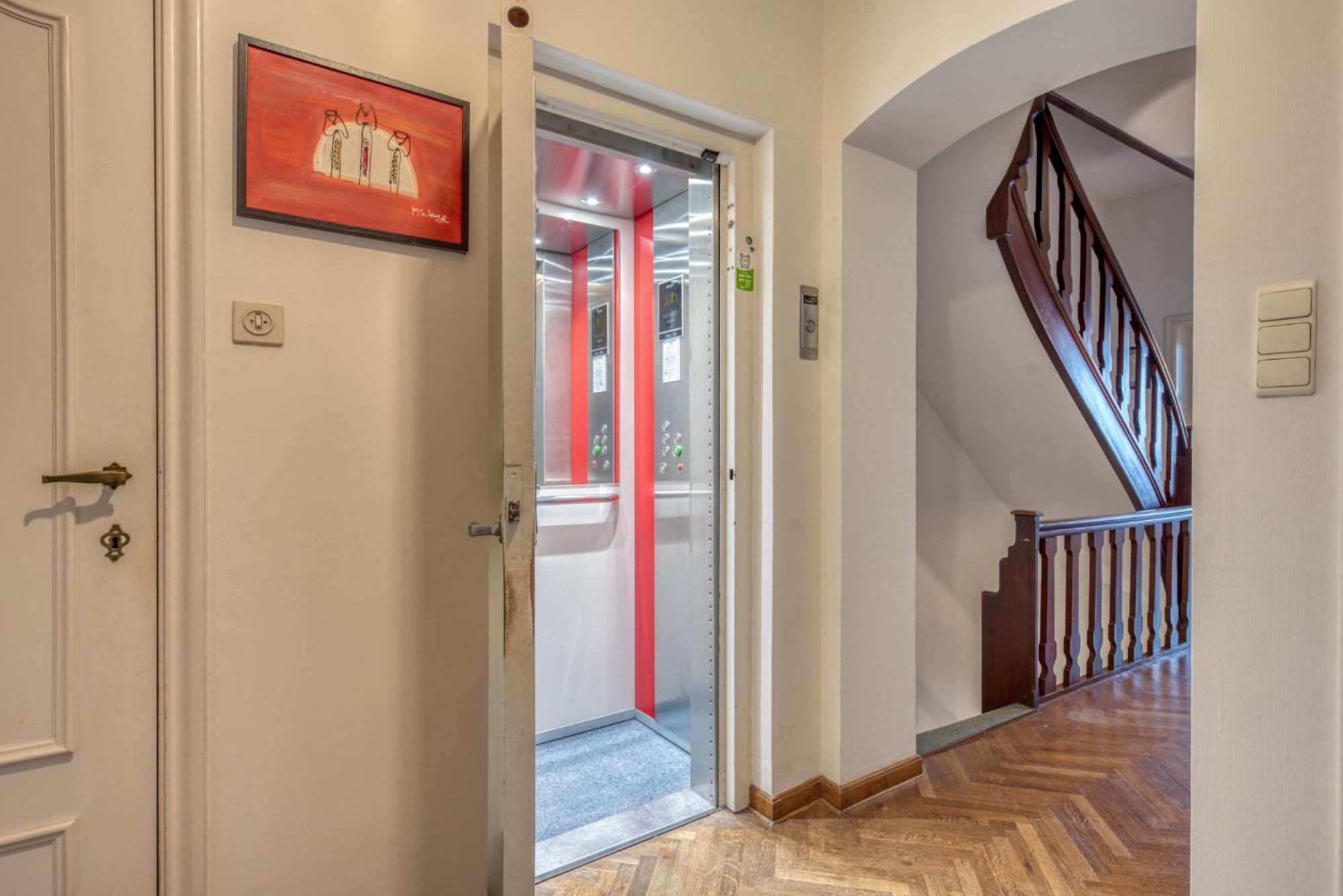 Belle Maison Bourgeoise Partagee De 4 Logements Liege Luaran gambar