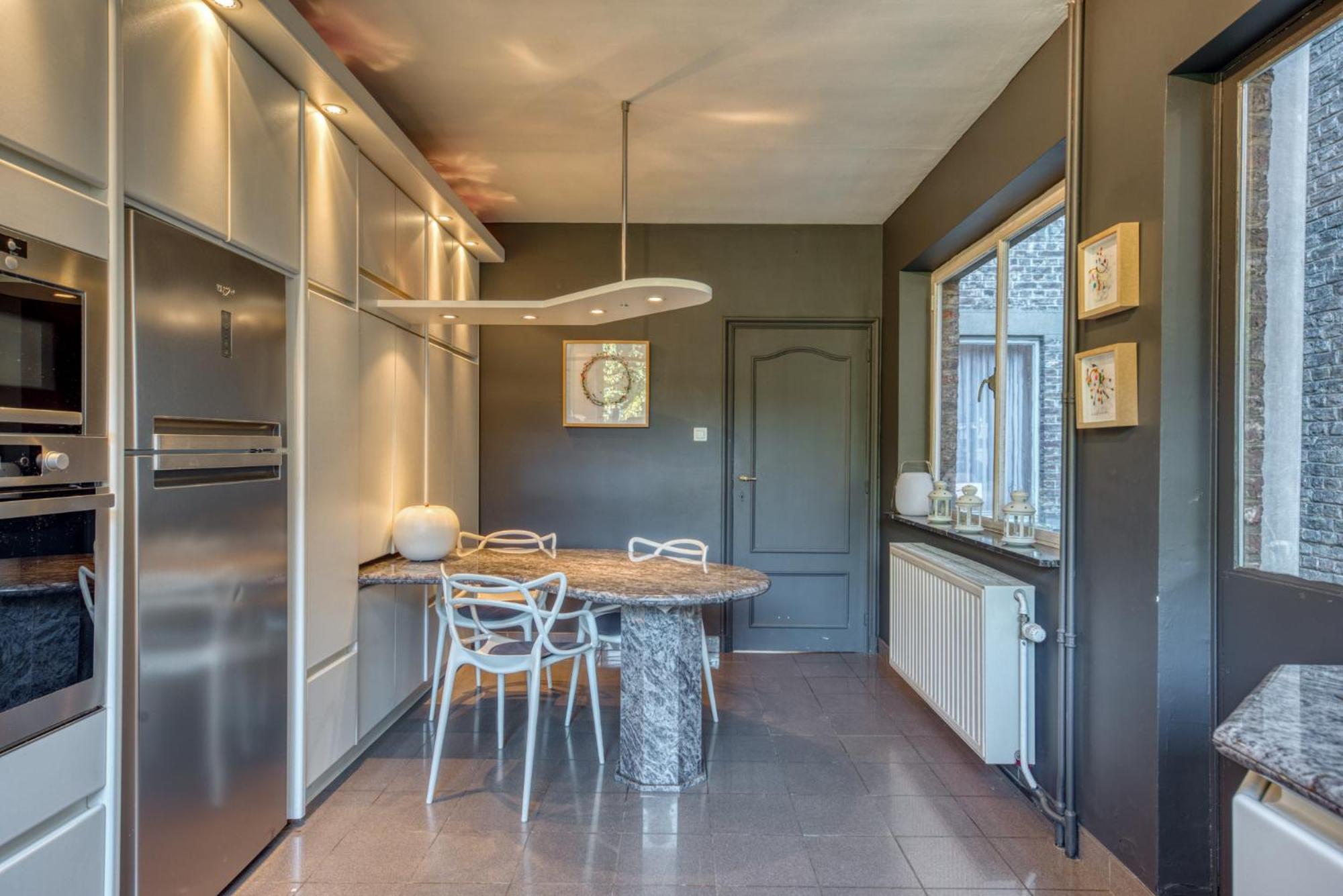 Belle Maison Bourgeoise Partagee De 4 Logements Liege Luaran gambar